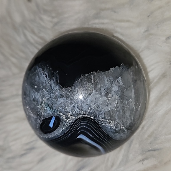 2.8 inch silk agate sphere - Picture 2 of 4